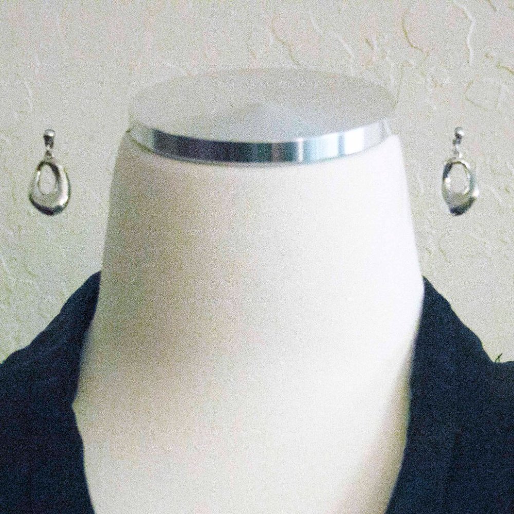 ASYMMETRICAL OVAL DROP POST EARRINGS - JETSGP1 - Picture 3 of 4